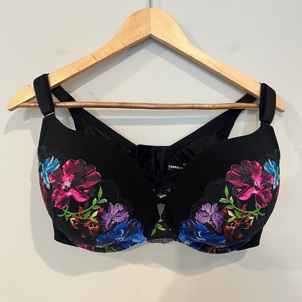 Torrid Curve 360 Back Smoothing Push-Up Plunge Bra Floral Black 40DDD Strappy